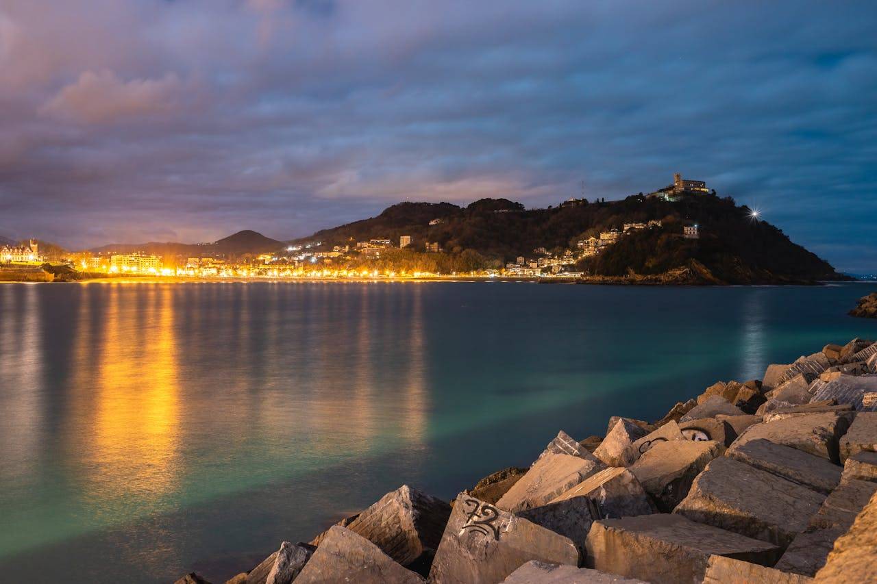 About Capture of San Sebastians coastline at night, showcasing shimmering lights and a serene seascape.